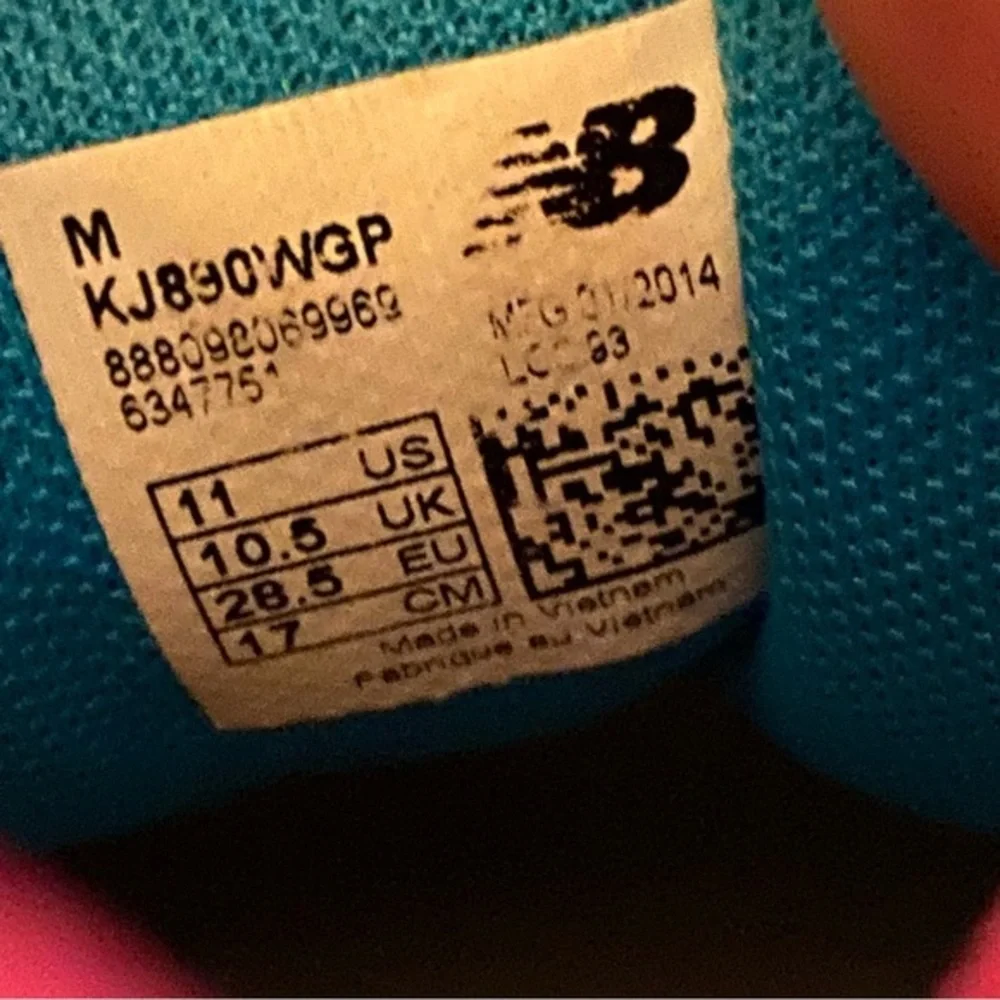 New Balance Shoes Girls‎ Size 11 Lace Up Sneaker’s Pink-Blue Has Some Stains